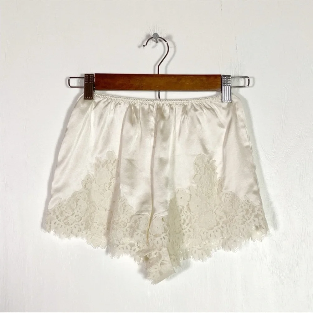 Doen Silk Shorts - Picture 2 of 4